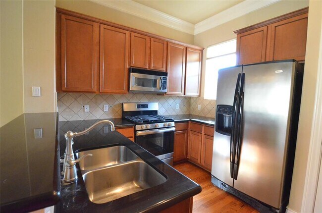 Foto del edificio - 9006 Harbor Hills Dr