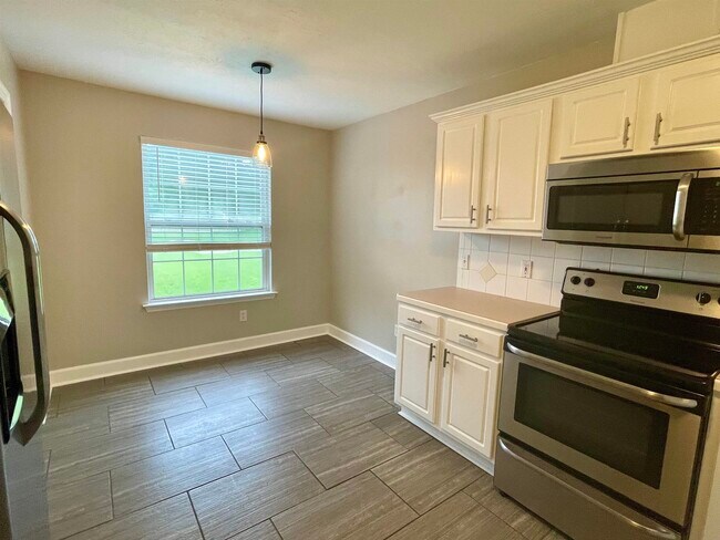 Building Photo - 2136 Heathrow Dr