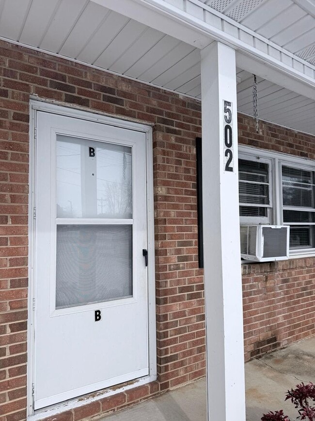 Building Photo - 502 Playground Rd