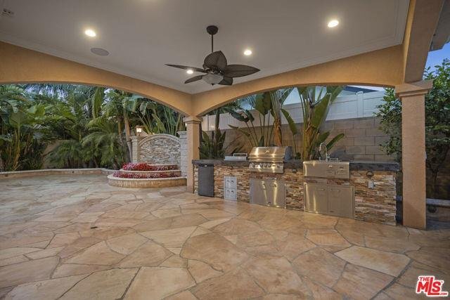 Primary Photo - 5833 Jamieson Avenue, Los Angeles, CA 9131...