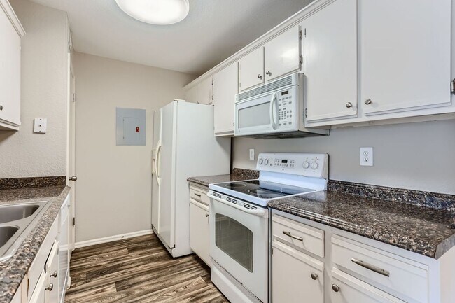 Building Photo - Cozy 1 bed 1 bath Condo Available Now!