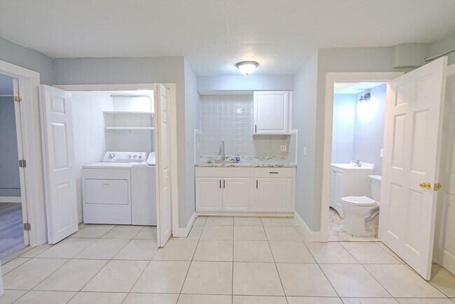 Building Photo - 105 Clarendon St