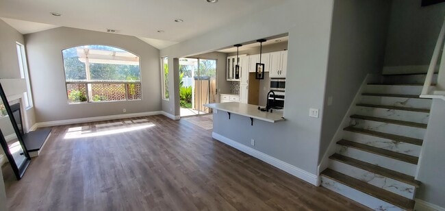 Building Photo - 419 Sanibelle Cir