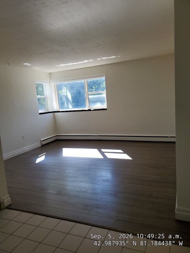 Photo du bâtiment - UPDATED 1 BEDROOM IN EAST LONDON-GREAT VALUE!