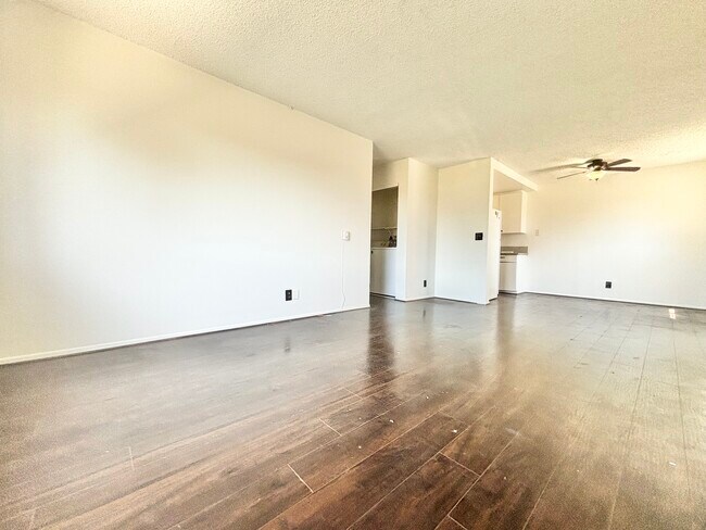 Building Photo - 1421 W 35th Pl