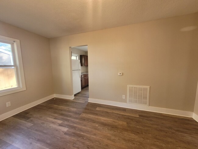 Building Photo - Pet Friendly Two Bedroom Rental Home!