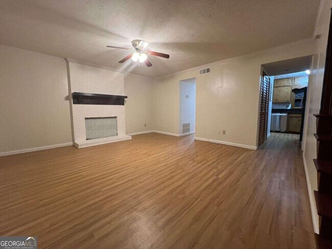 Building Photo - 2140 Kings Gate Cir SW