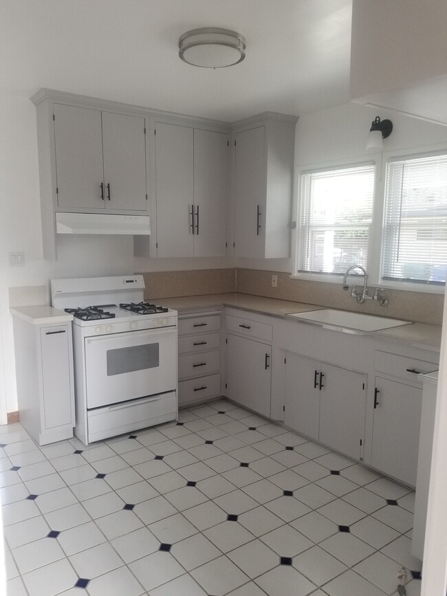 Foto del edificio - 5165 Carlingford Ave