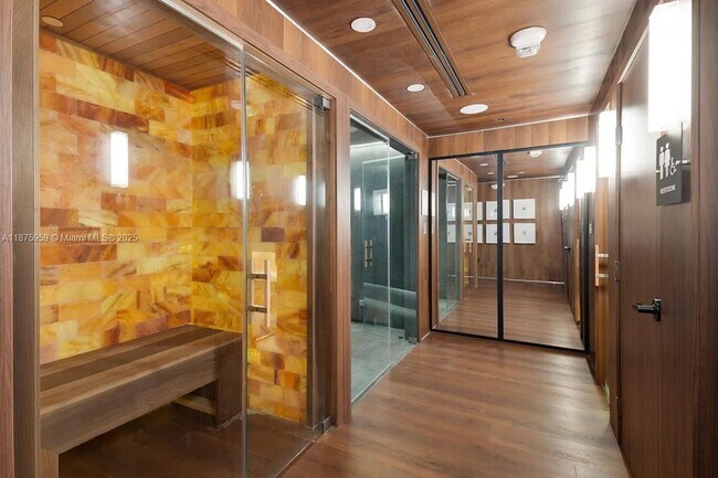 Foto del edificio - 555 NE 34th St