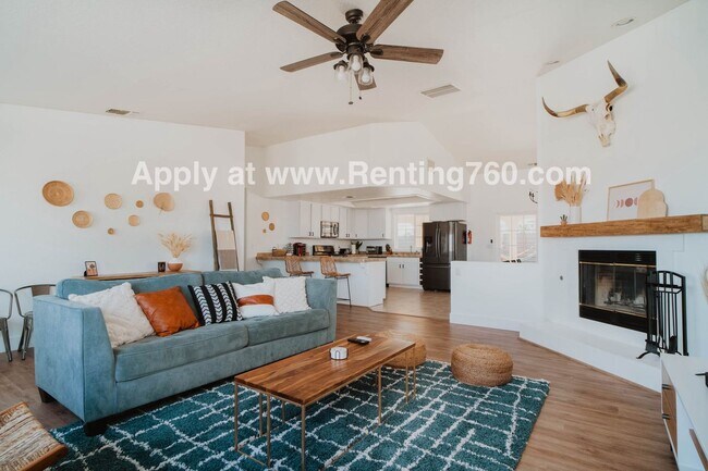 Foto del edificio - Huge 3 Bed 2 Bath Home With Spectacular Ci...