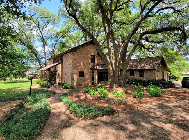 Foto del edificio - 4 bedroom house for rent on Killearn Estat...