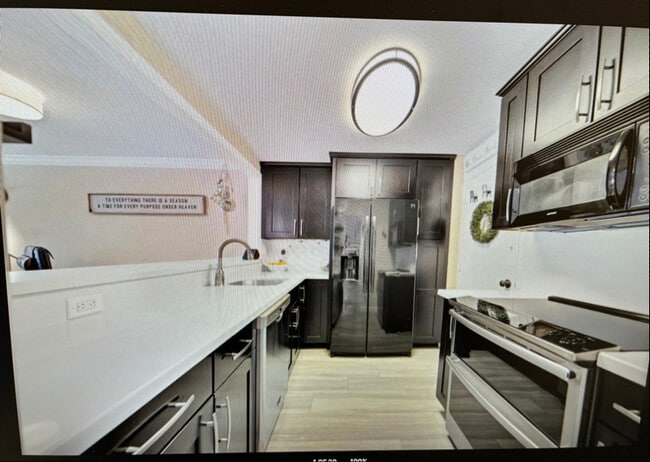 Building Photo - 9001 SW 77th Ave