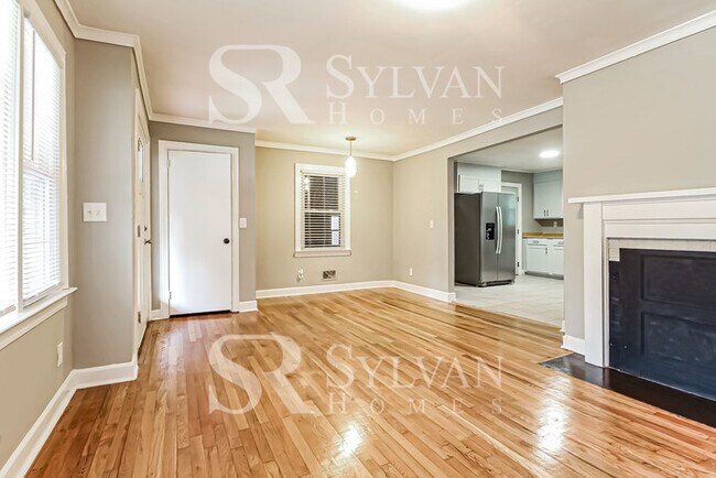 Building Photo - Charm, Comfort, and Convenience Await