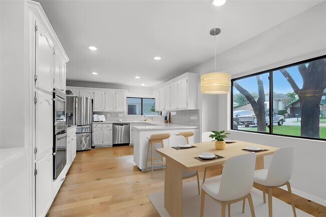Foto del edificio - 4801 Rustown Dr