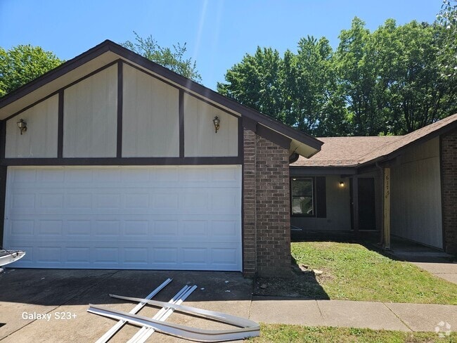 Building Photo - 6175 Scarlet Leaf Dr
