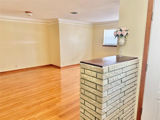 Foto del edificio - 7730 Cayton St