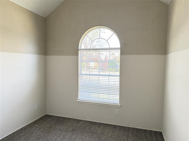 Foto del edificio - 5829 White Pine Dr