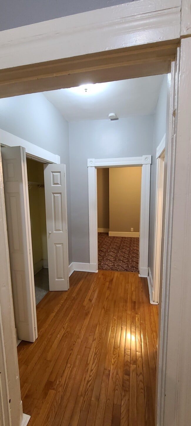 Kitchen-Bedroom - 530 Russell St
