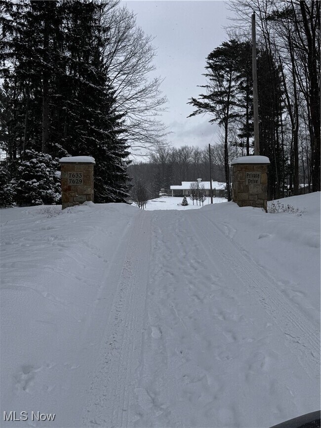 Building Photo - 7633 Hidden Valley Dr