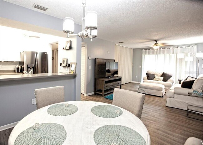 Foto del edificio - 756 White Pine Tree Rd