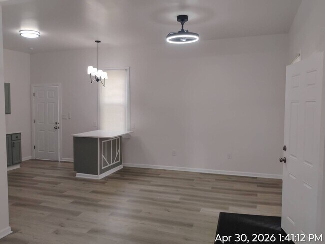 Foto del edificio - 6015 Hosmer Ave