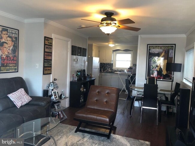 Building Photo - 212 W 6th Ave