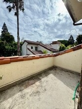 Building Photo - 123 N Villa Way