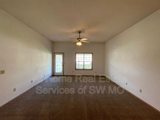 Building Photo - 1145 N Northwood Ave