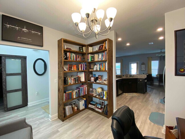 Foto del edificio - 5747 Periwinkle Ln