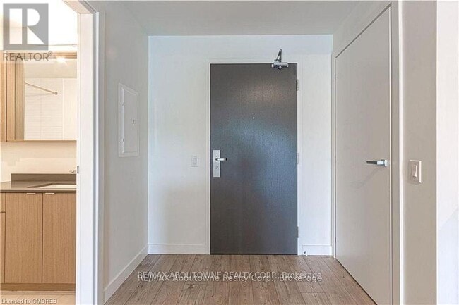 Building Photo - 133 Bronte Rd