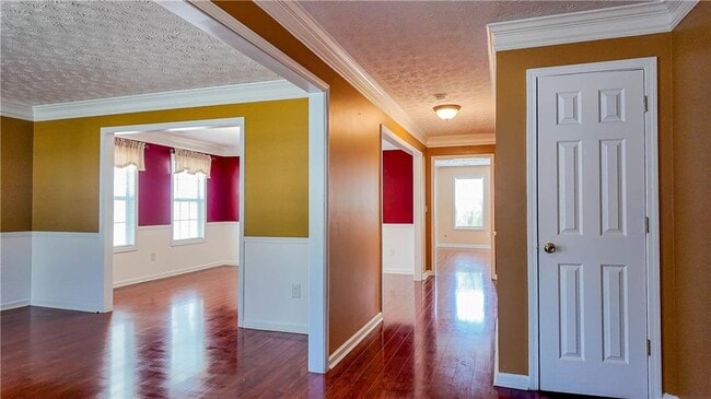 Building Photo - 2760 Rusticwood Dr SW