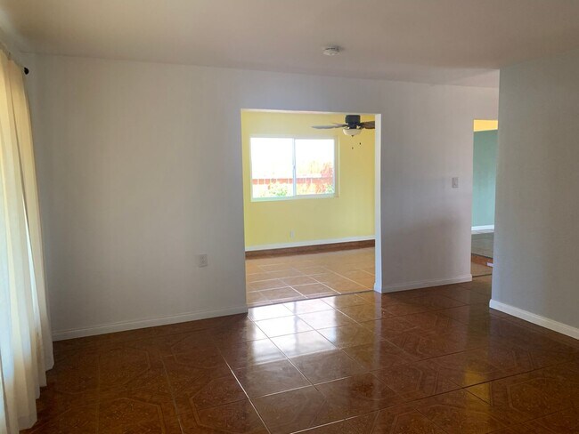 Building Photo - Charming 4-Bedroom, 2-Bathroom Home for Rent in Encanto