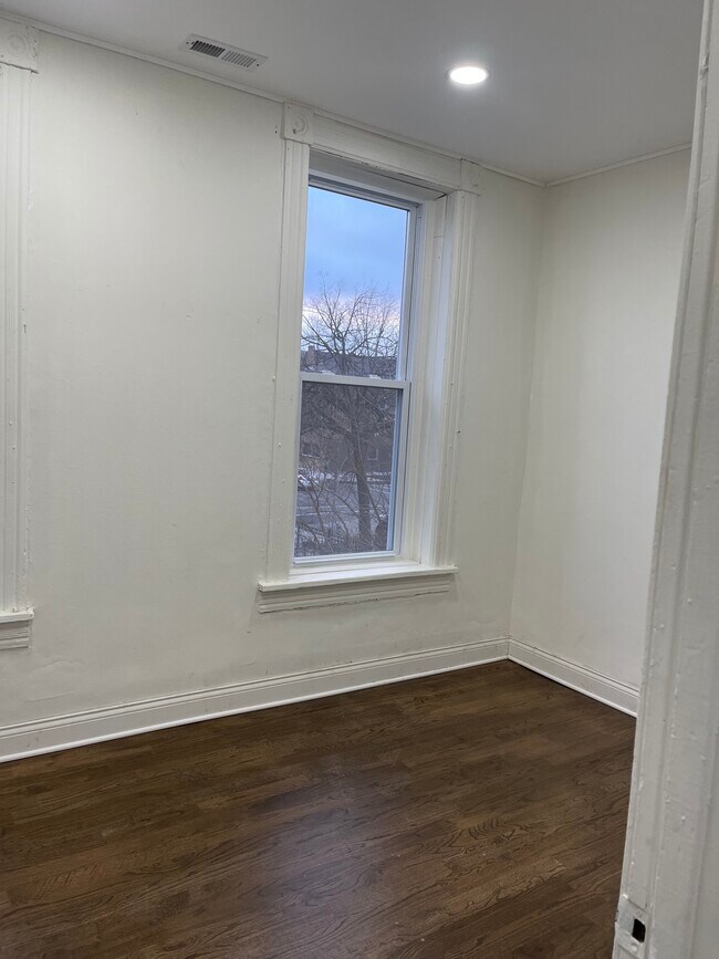 Foto del edificio - 3651 S Wood St