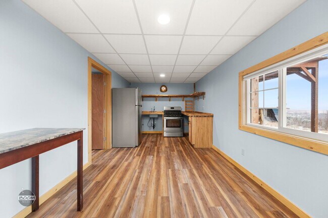 Foto del edificio - 8153 Stewart Mountain Dr