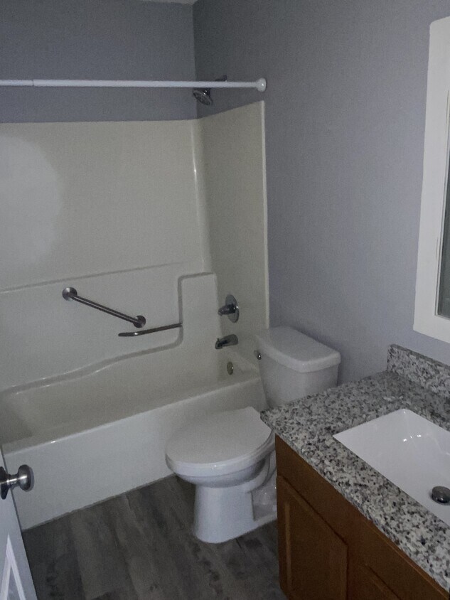 Foto del edificio - 535 Huron Dr W