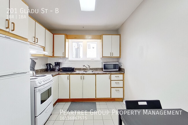 Building Photo - Gorgeous Gladu-1 bed basement apartment in...