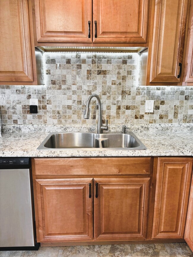 Building Photo - 3300 Madison Ave