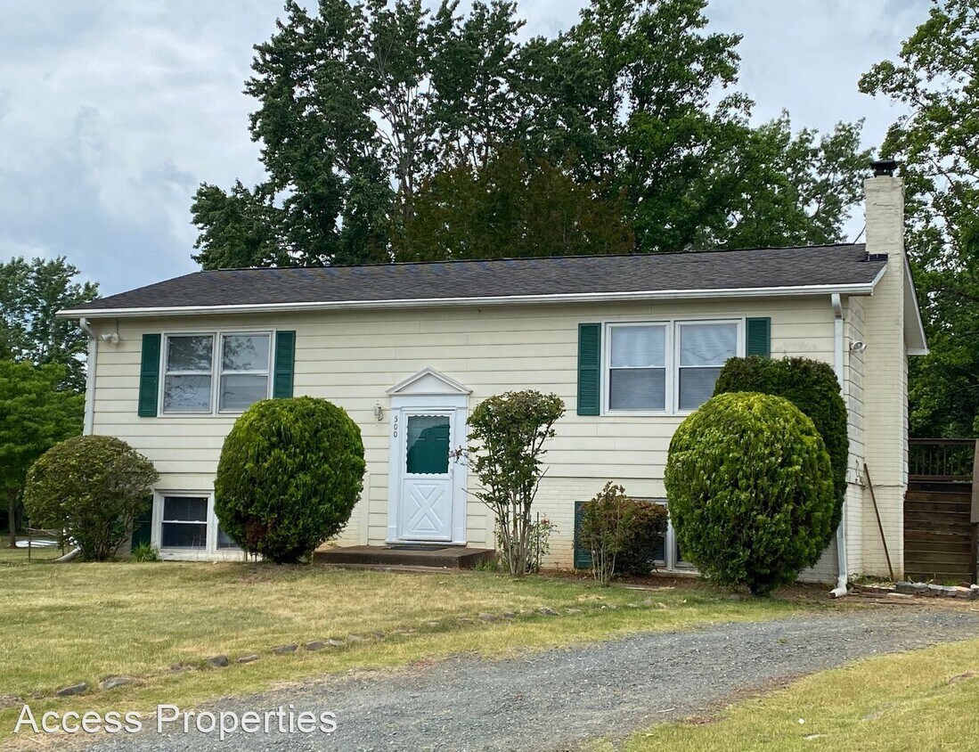 Primary Photo - 4 br, 2 bath House - 500 Camelot Drive