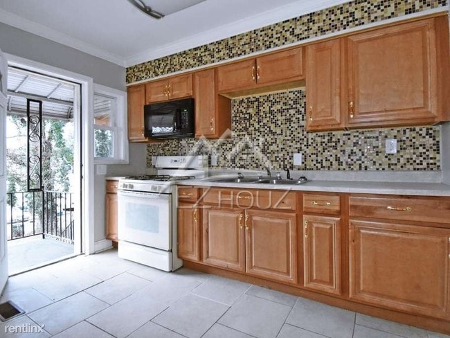 Building Photo - 2921 Edgecombe Cir N