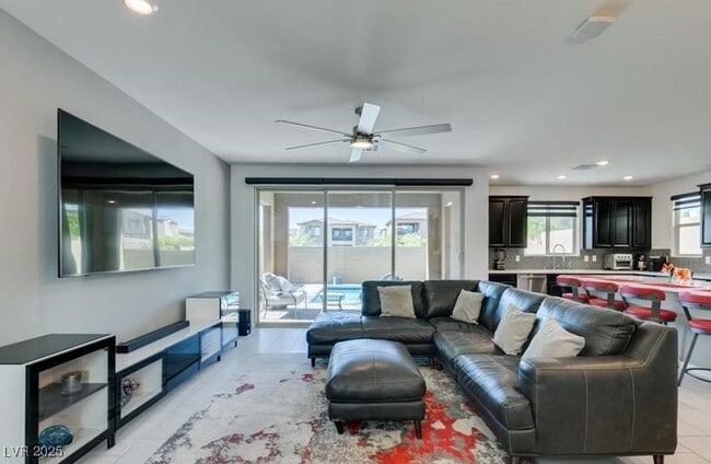Building Photo - 713 Foreign Reef Wy