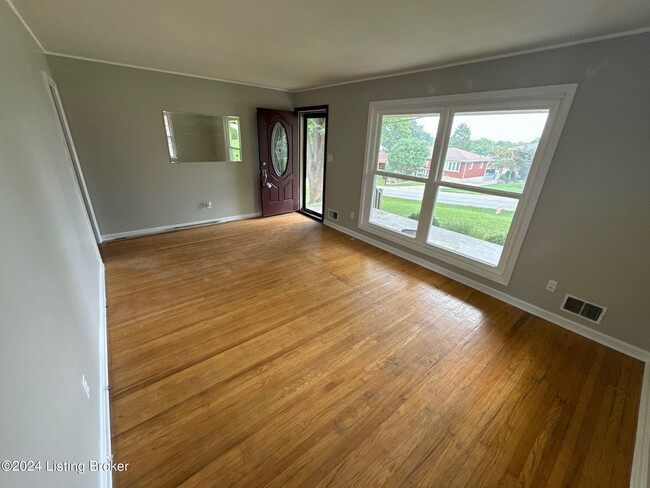 Foto del edificio - 6108 Whispering Hills Blvd