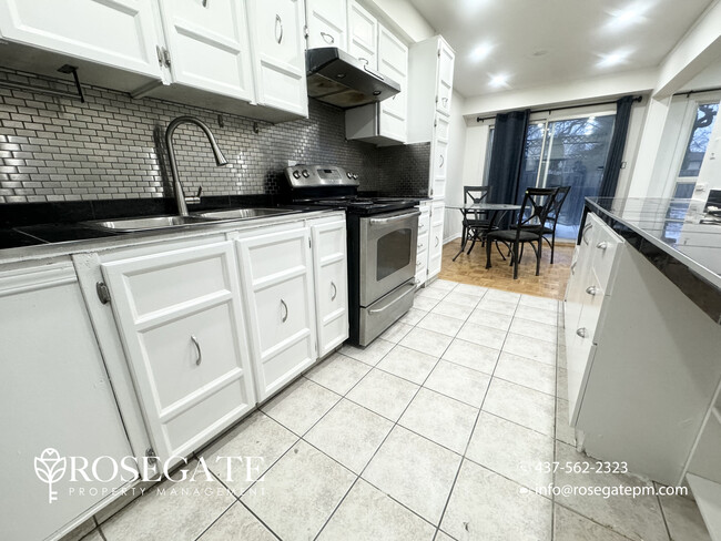 Building Photo - Spacious 3-Bedroom Condo Townhouse with Garage, Backyard & Internet Included – Brampton