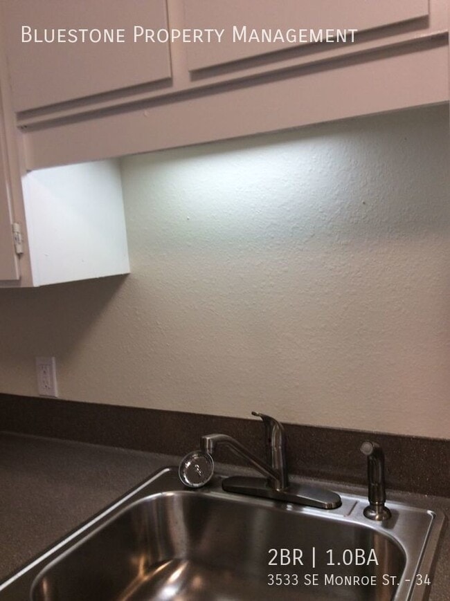 Building Photo - Upper Floor 2 Bedroom With W/D Hookups