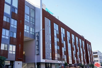 Building Photo - 950 E 3rd St