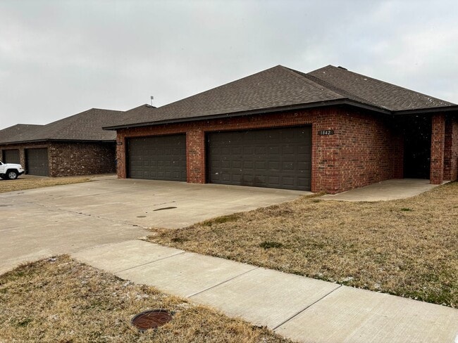 Foto del edificio - 3br 2ba duplex with 2 car garage!!