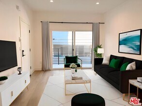 Building Photo - 914 7th St