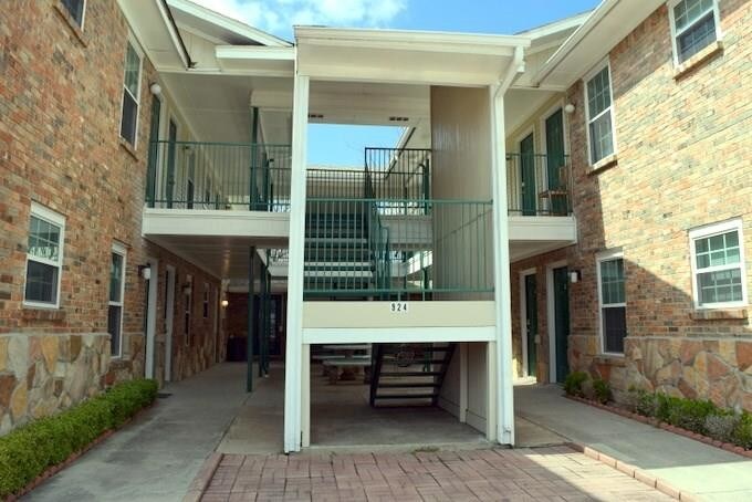 Primary Photo - 924 S Ave B