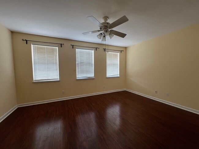 Foto del edificio - 3687 Longfellow Rd