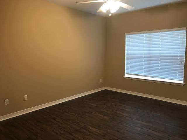 Building Photo - Great 2 Bedroom Unit at Creets Crossing