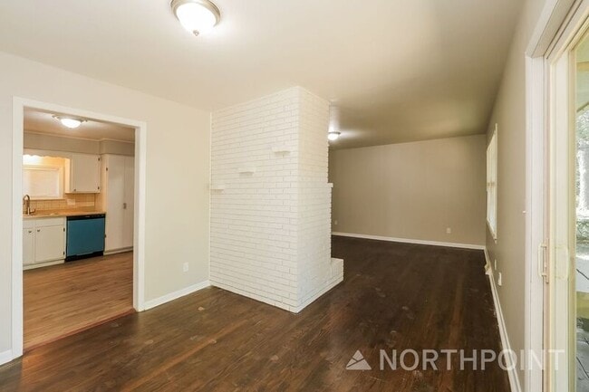 Building Photo - 808 N Piute Ave